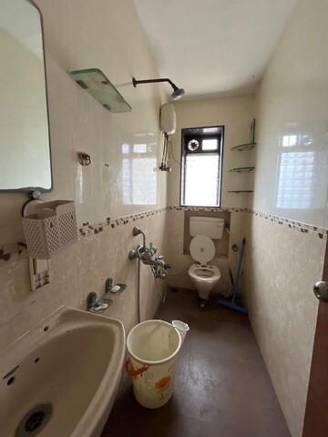 Bathroom in 2 BHK Apartment at Everest Apartment Andheri, Andheri West – for Sale