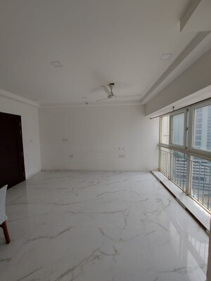 2 BHK Apartment For Rent in Ruparel Ariana, Parel