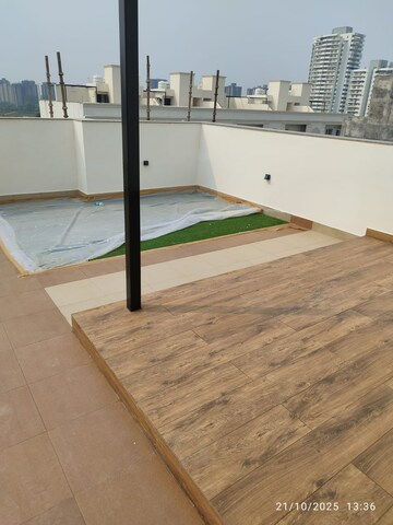 Room in 3 BHK Builder Floor at Vipul Greens, Sector 48 – for Rent