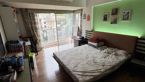 2 BHK Apartment For Sale in Rajhuns Apartment, Khar West