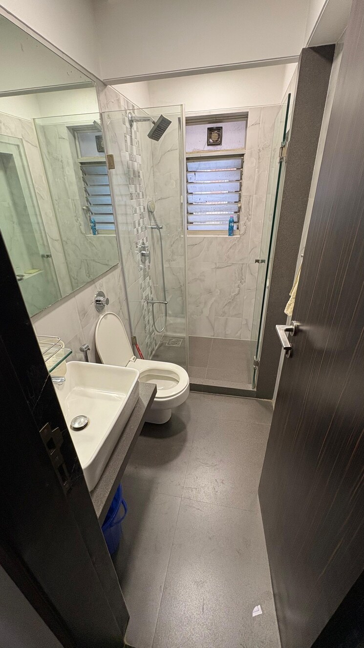 Bathroom, rajhuns-apartment 2 Bedroom 800 Sq.Ft. Apartment In Khar West Mumbai 9387311