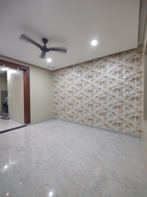 Room in 3 BHK Independent House at Jankipuram Vistar – for Sale