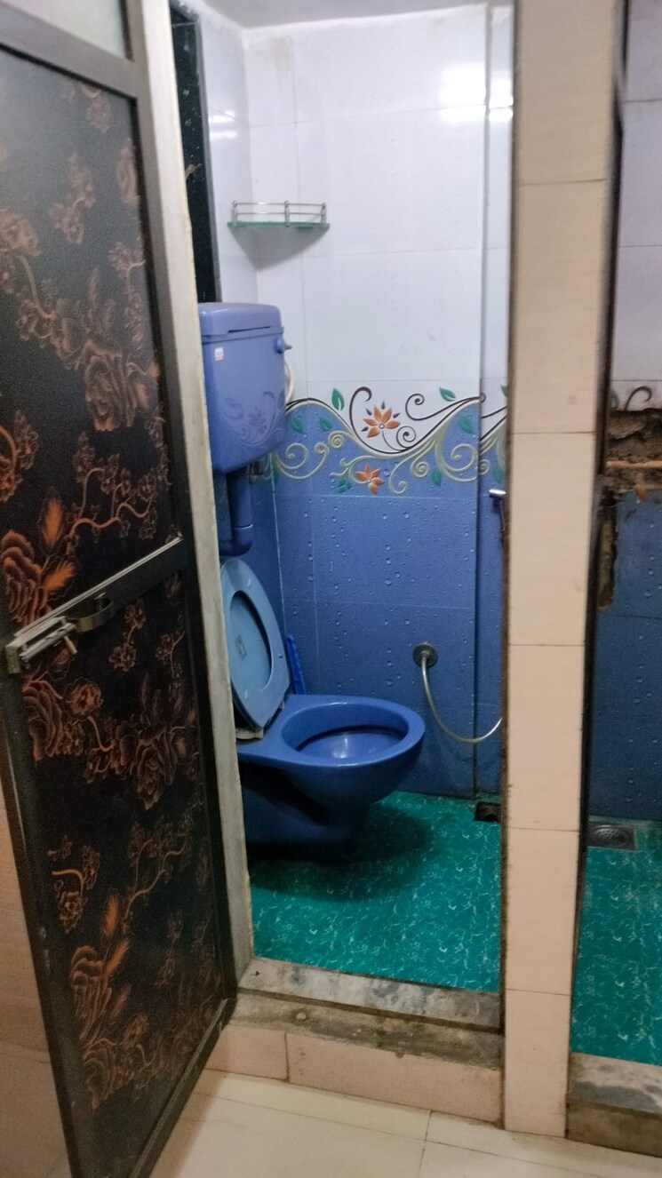 Bathroom, silver-castle-andheri-east 1 RK 300 Sq.Ft. Apartment In Andheri East Mumbai 9387354