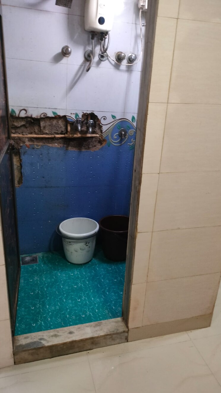 Bathroom, silver-castle-andheri-east 1 RK 300 Sq.Ft. Apartment In Andheri East Mumbai 9387354