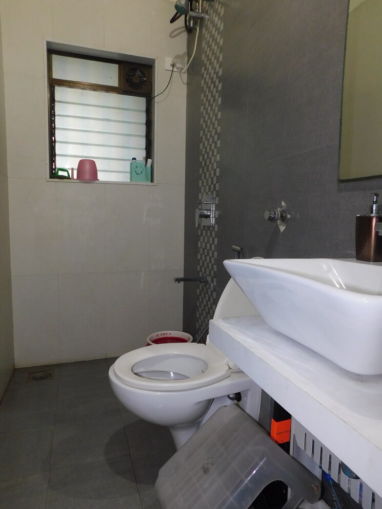 Bathroom, harmony-sky-suites 4 Bedroom 1500 Sq.Ft. Apartment In Ghodbunder Road Thane 9387367
