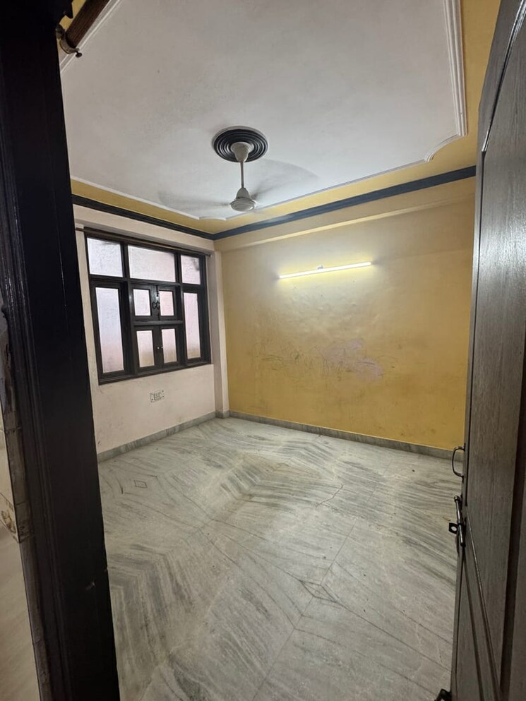 Room, govindpuri 3 Bedroom 1200 Sq.Ft. Builder Floor In Govindpuri Delhi 9387385