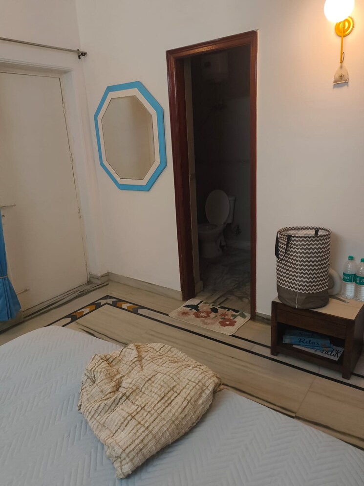 Bedroom, greater kailash i 3 Bedroom 200 Sq.Yd. Builder Floor In Greater Kailash I Delhi 9387391