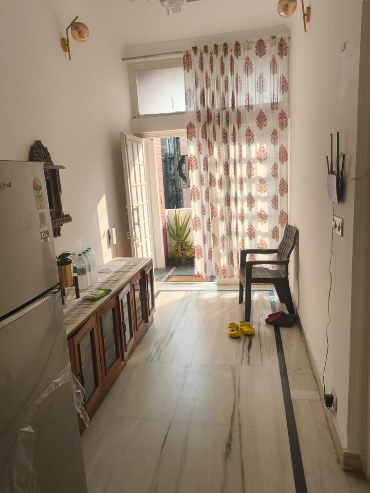 Balcony, greater kailash i 3 Bedroom 200 Sq.Yd. Builder Floor In Greater Kailash I Delhi 9387391