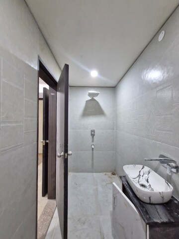 Building Lobby in 5 BHK Apartment at Dhantoli – for Rent