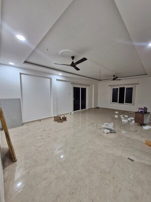 Bedroom in 5 BHK Apartment at Dhantoli – for Rent