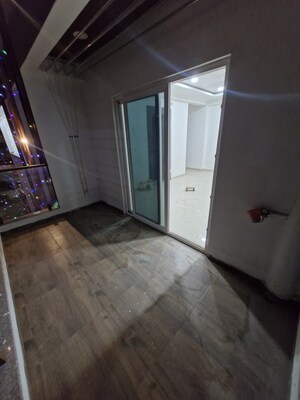 Room in 5 BHK Apartment at Dhantoli – for Rent