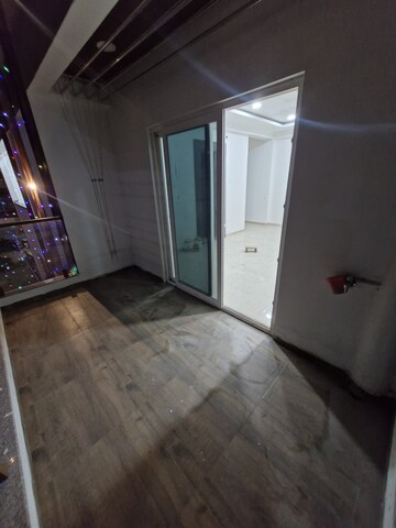 Room in 5 BHK Apartment at Dhantoli – for Rent