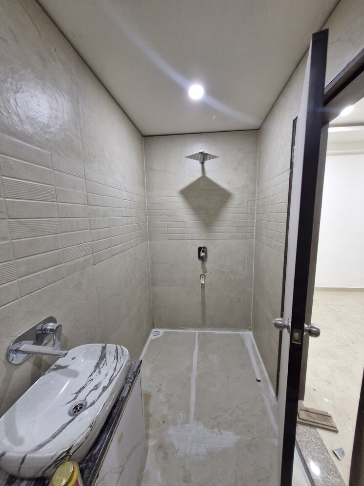 Bathroom, dhantoli 5 Bedroom 2500 Sq.Ft. Apartment In Dhantoli Nagpur 9387394