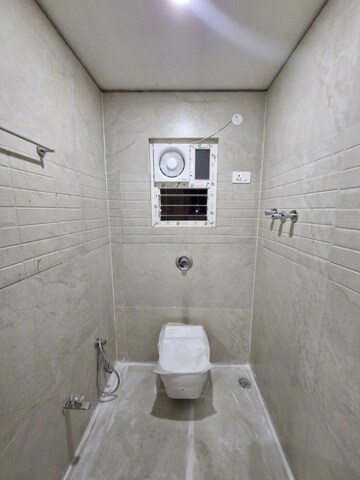 Bathroom in 5 BHK Apartment at Dhantoli – for Rent