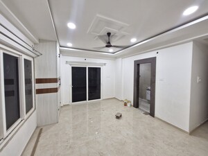 Room in 5 BHK Apartment at Dhantoli – for Rent