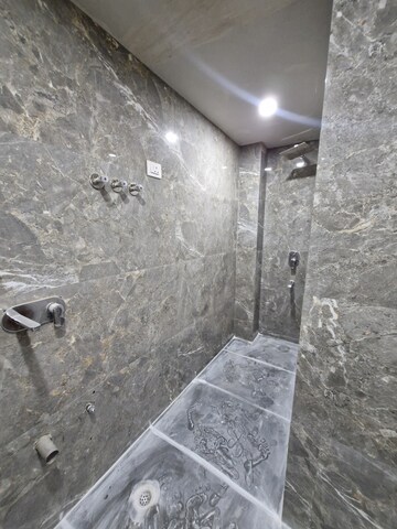 Bathroom in 5 BHK Apartment at Dhantoli – for Rent