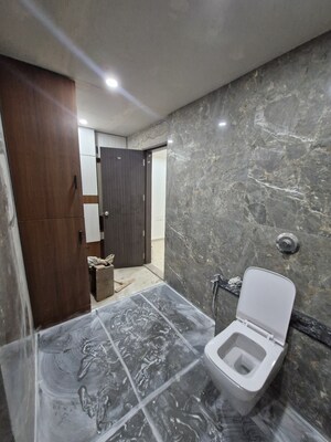 Bathroom in 5 BHK Apartment at Dhantoli – for Rent