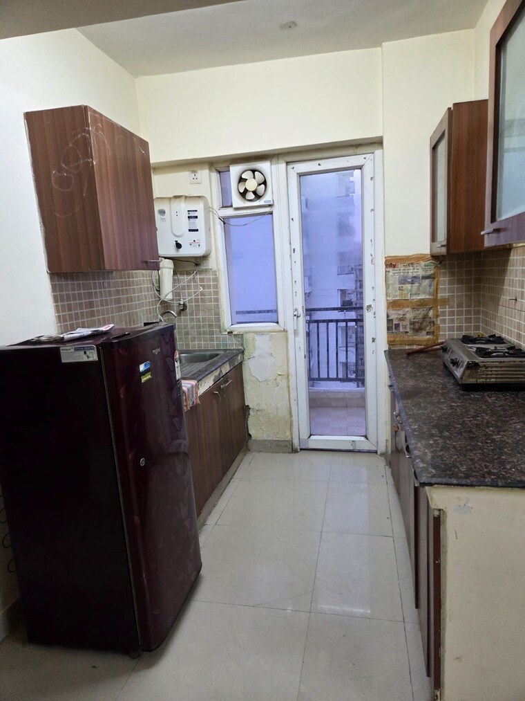 Living Room, sethi-max-royal 2 Bedroom 895 Sq.Ft. Apartment In Sector 76 Noida 9387400