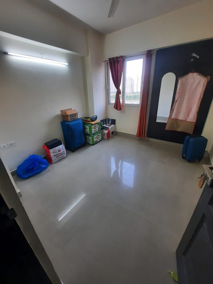 Bedroom, sethi-max-royal 2 Bedroom 895 Sq.Ft. Apartment In Sector 76 Noida 9387404