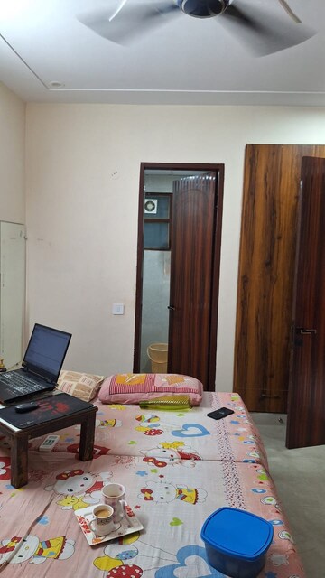 Bedroom in 1 BHK Builder Floor at Sector 40 – for Rent