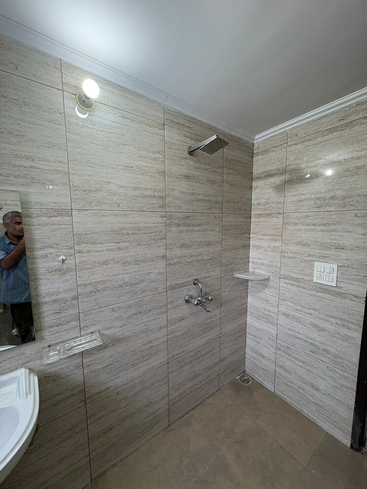 Bathroom, sector 45 Studio 639 Sq.Ft. Builder Floor In Sector 45 Gurgaon 9387417