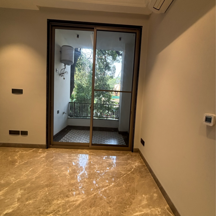 Room, vasant vihar 4 Bedroom 340 Sq.Yd. Builder Floor In Vasant Vihar Delhi 9387420