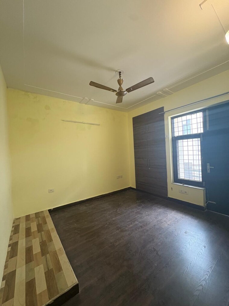 Room, sector 31 2 Bedroom 1448 Sq.Ft. Builder Floor In Sector 31 Gurgaon 9387421