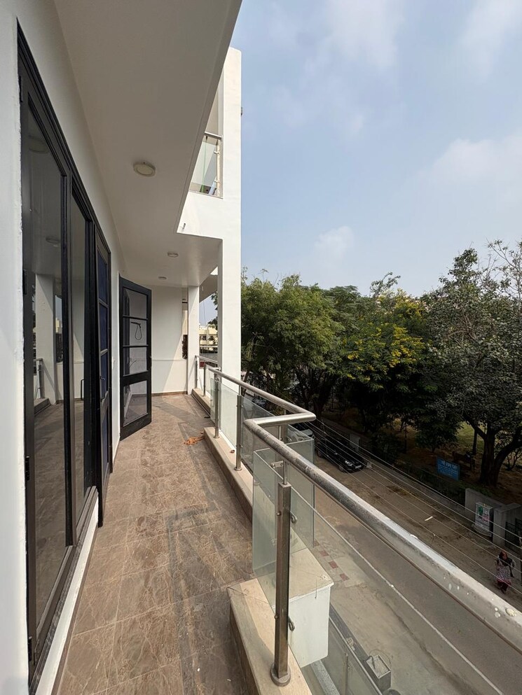Balcony, sector 31 2 Bedroom 1447 Sq.Ft. Builder Floor In Sector 31 Gurgaon 9387422