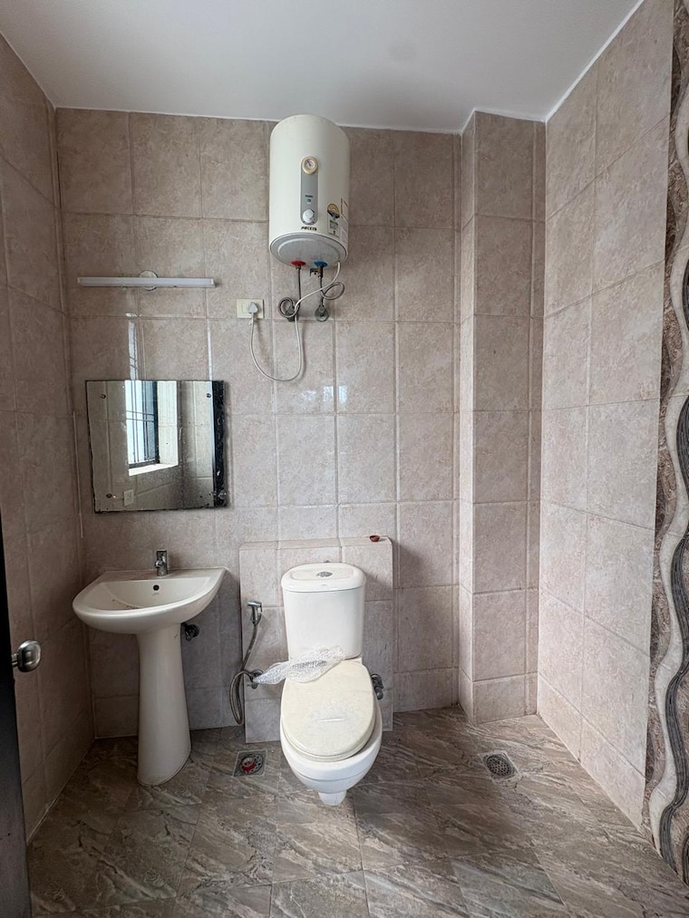 Bathroom, sector 31 2 Bedroom 1447 Sq.Ft. Builder Floor In Sector 31 Gurgaon 9387422