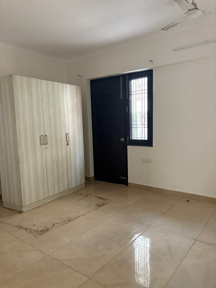 Room, sector 31 2 Bedroom 1447 Sq.Ft. Builder Floor In Sector 31 Gurgaon 9387422