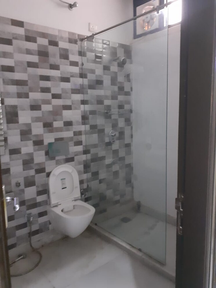 Bathroom, sector 40 3 Bedroom 1504 Sq.Ft. Builder Floor In Sector 40 Gurgaon 9387424