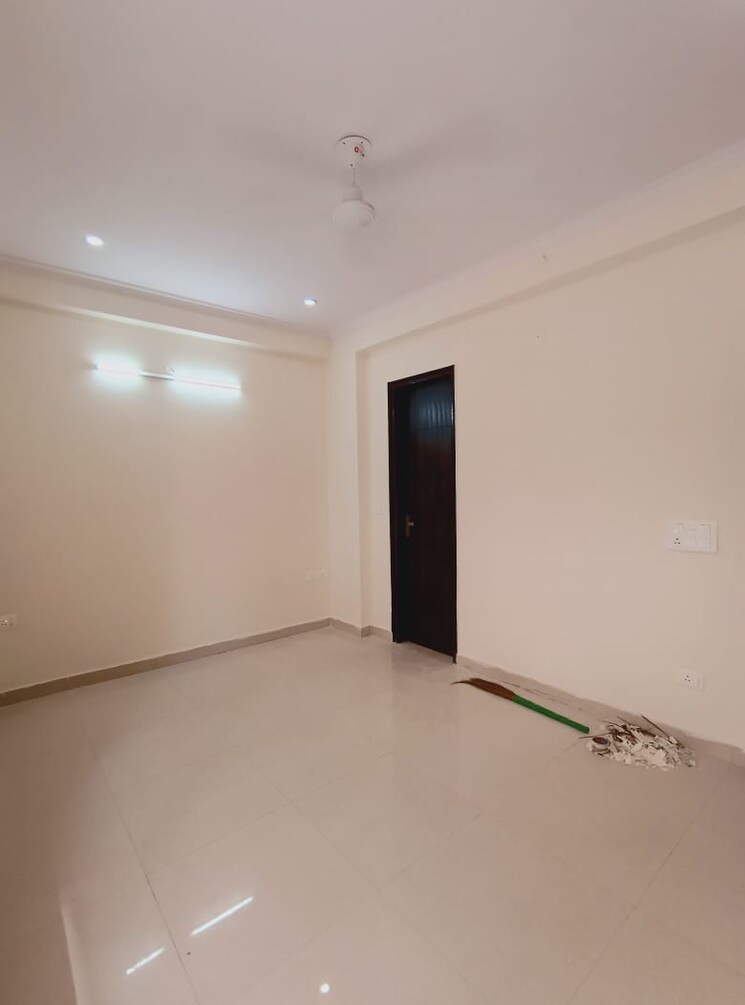 Room, sector 31 2 Bedroom 1463 Sq.Ft. Builder Floor In Sector 31 Gurgaon 9387434