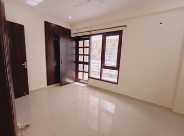 Room in 2 BHK Builder Floor at Sector 31 – for Rent