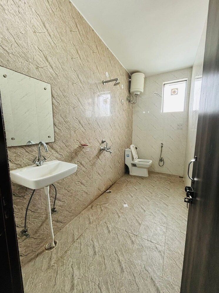 Bathroom, sector 31 2 Bedroom 1439 Sq.Ft. Builder Floor In Sector 31 Gurgaon 9387454