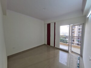 Room in 4 BHK Apartment at JM Florence, Tech Zone 4 Greater Noida – for Rent