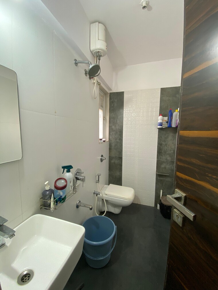 Bathroom, rustomjee-meridian 2 Bedroom 680 Sq.Ft. Apartment In Kandivali West Mumbai 9387468