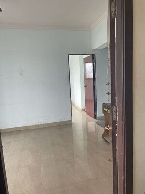 Room in 2 BHK Apartment at Rustomjee Meridian, Kandivali West – for Rent