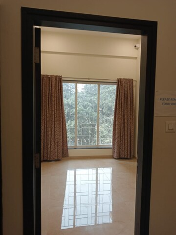 Room in 1 BHK Apartment at Lashkaria Pearl, Jogeshwari West – for Sale