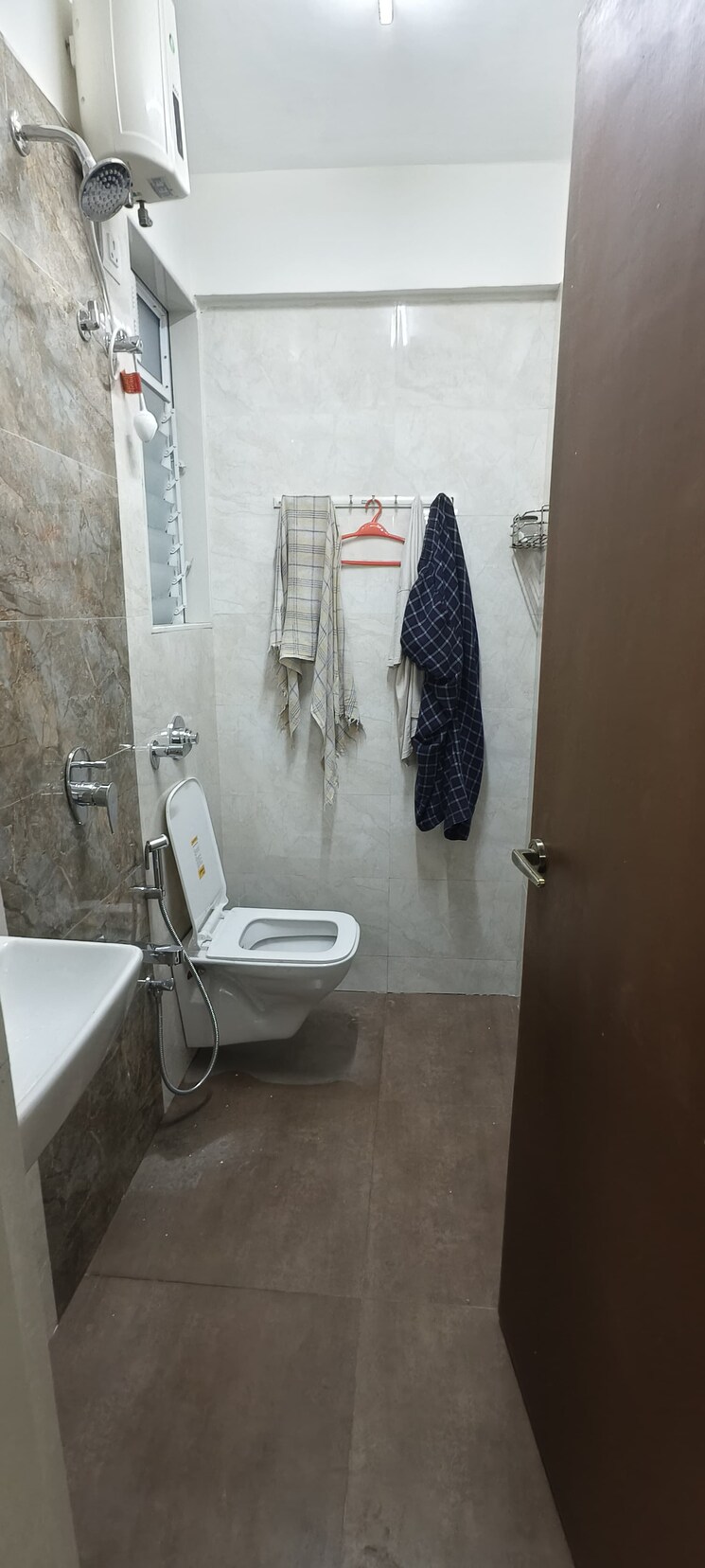 Bathroom, ghatkopar east 3 Bedroom 950 Sq.Ft. Apartment In Ghatkopar East Mumbai 9387483