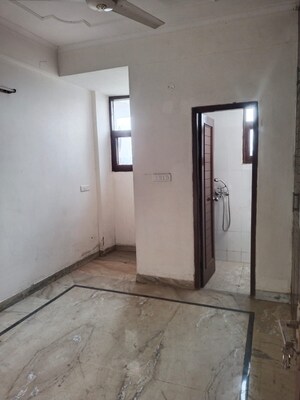 Room in 3.5 BHK Apartment at Singhpura – for Sale