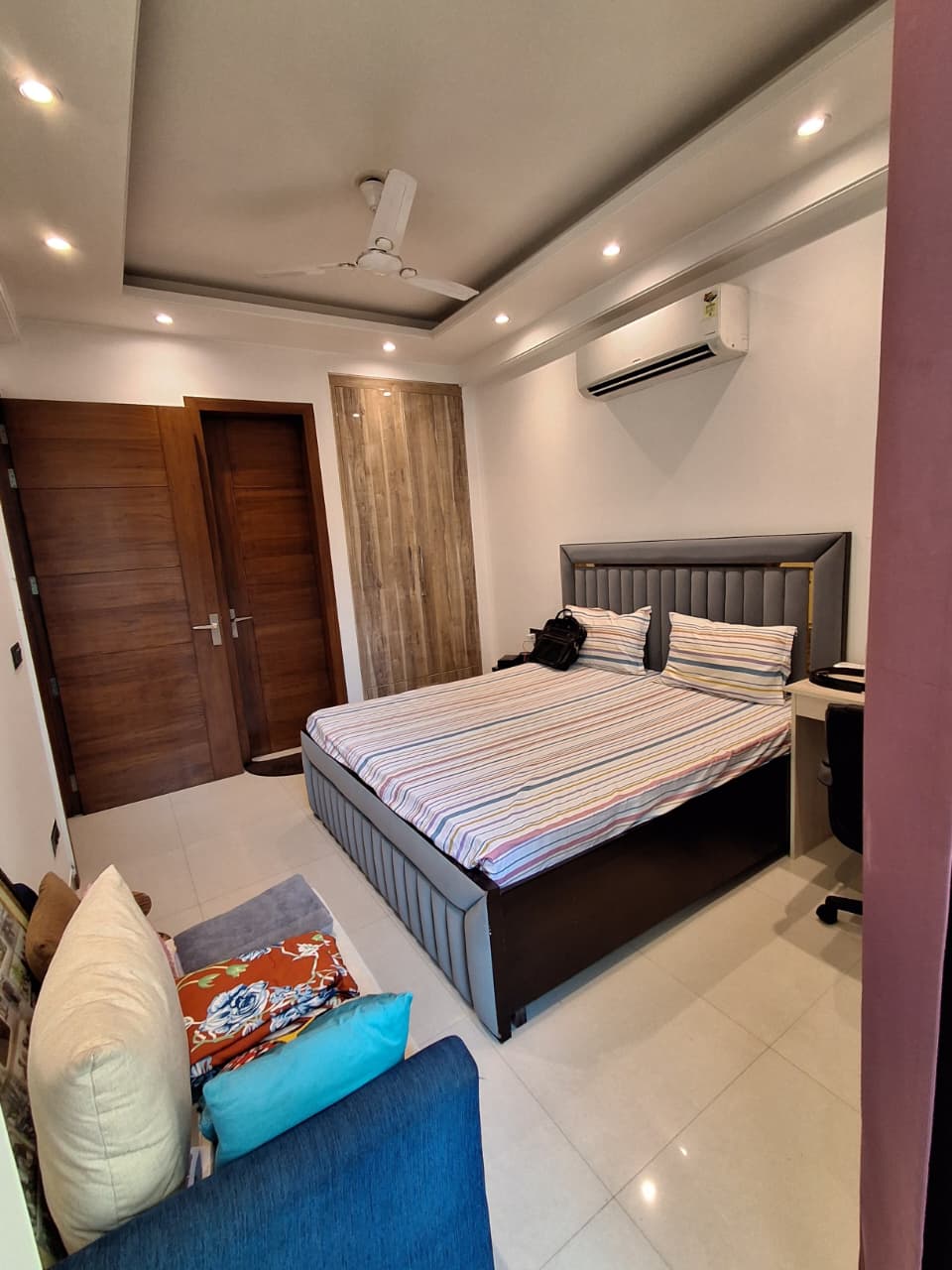 3 BHK + Servant Room Apartment For Sale in Unitech Escape
