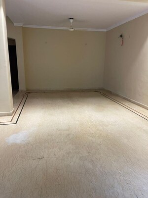 Room in 5 BHK Villa at RWA Apartments Sector 41, Sector 41 – for Sale