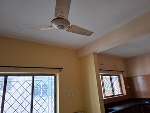 Room in 3 BHK Apartment at Kundan Plaza, Chinar Park – for Sale