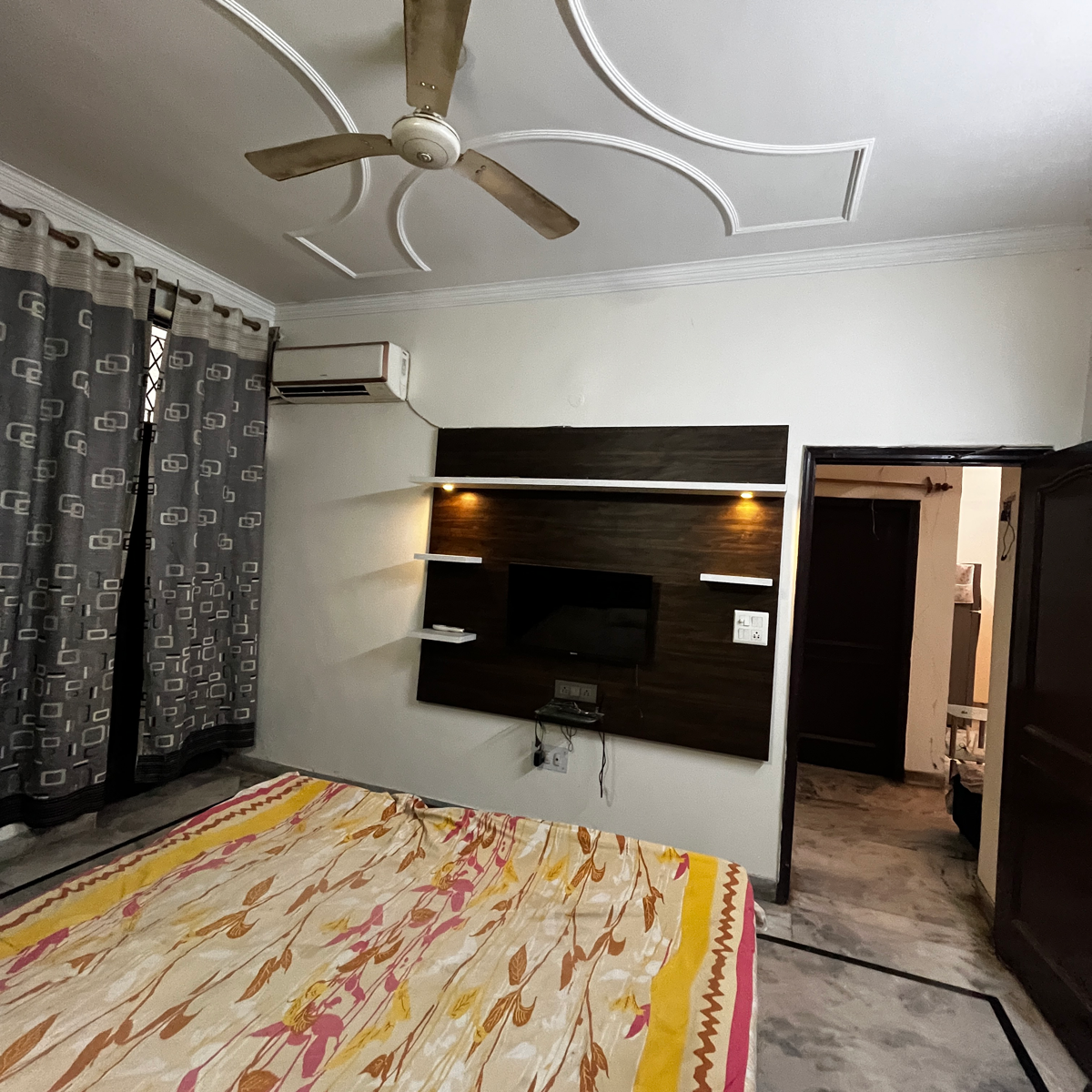 3 BHK + Extra Room Builder Floor For Rent in Srishti Estate
