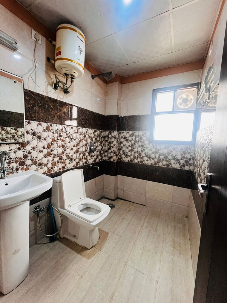 Bathroom, sector 46 2 Bedroom 1366 Sq.Ft. Builder Floor In Sector 46 Gurgaon 9387532