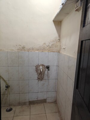 Bathroom in 1 BHK Independent House at Sarita Vihar Pocket-G RWA, Sarita Vihar – for Rent