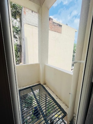 Balcony in 1 RK Builder Floor at Sector 47 – for Rent
