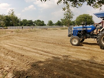  Plot – Exterior View View at Gwalior Road - for Sale