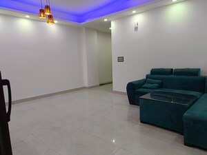 Room in 3 BHK Builder Floor at Saket – for Rent