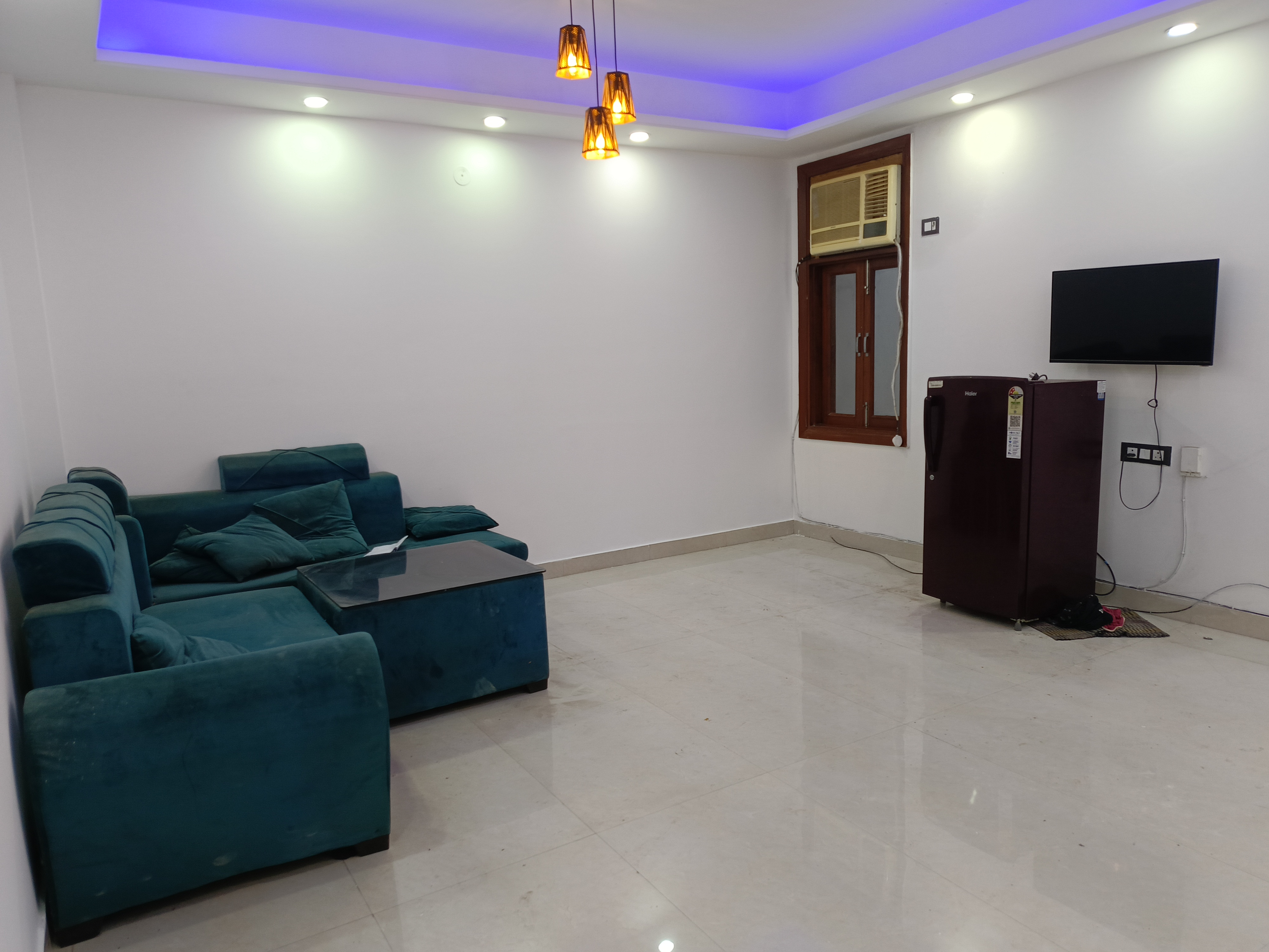 Rental 3 Bedroom 1350 Sq.Ft. Builder Floor in Saket Delhi - 9387630